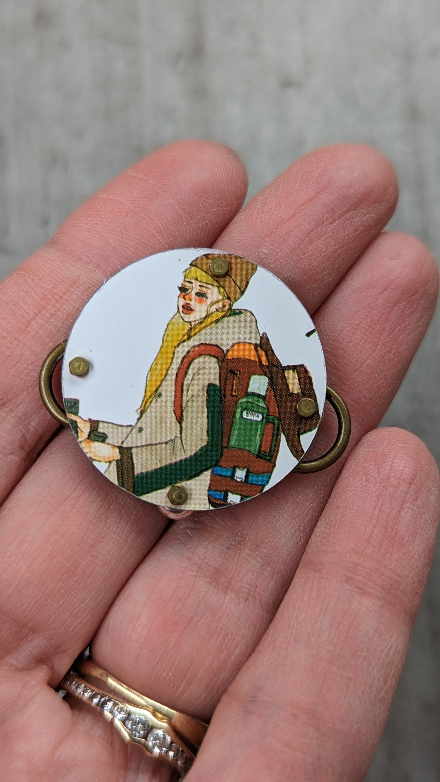 Tin Snippets Large Circuluar Link/Toggle GIRL